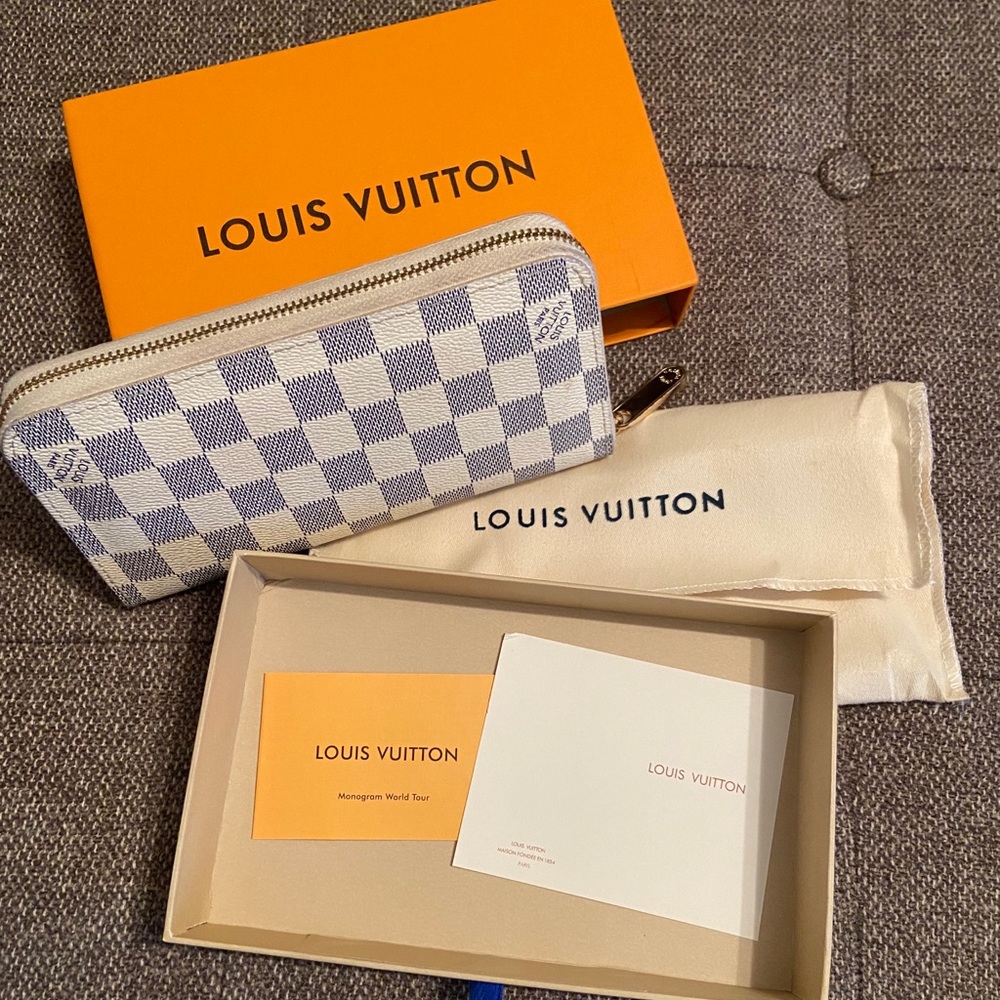 Louis Vuitton Zippy Wallet